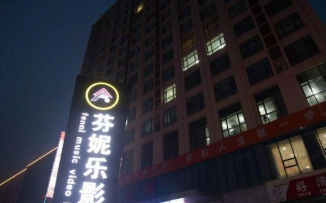 Fenni Music Video Hotel