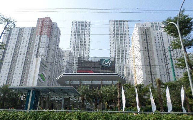 Clean 2BR Green Bay Apartment near Baywalk Mall Pluit