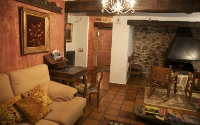 Casona de San Pantaleón de Aras