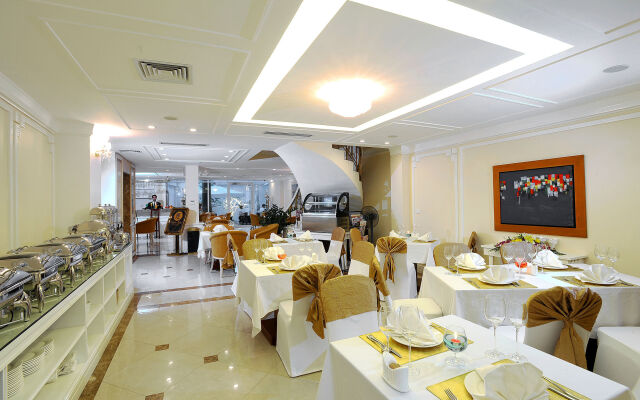 New Era Hotel & Villa
