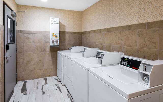 La Quinta Inn & Suites by Wyndham Canton MS