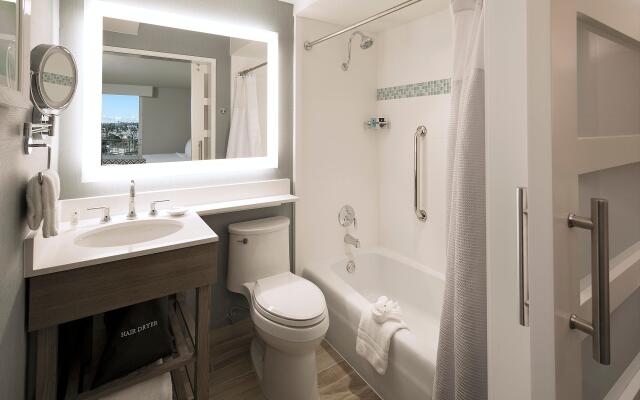 Crowne Plaza Ventura Beach by IHG