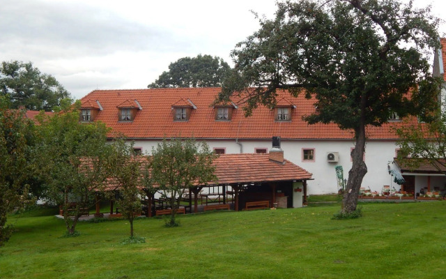 Zámek Lešany