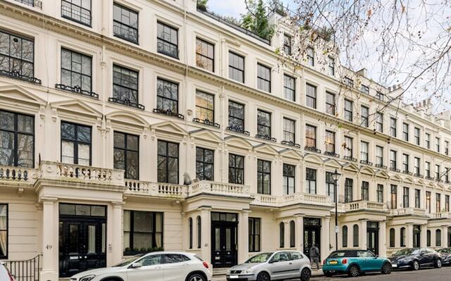 The Spacious Cleveland Square Apartment