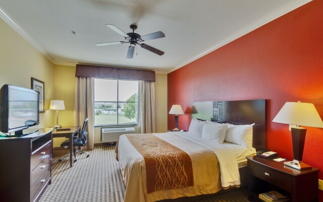 Comfort Inn & Suites Fort Worth - Fossil Creek