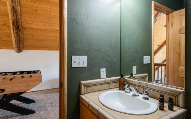 Golden Oak Rd - Moonridge