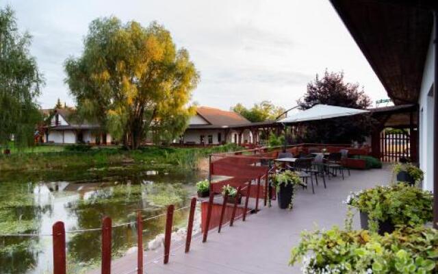 Nenufar Club Hotel