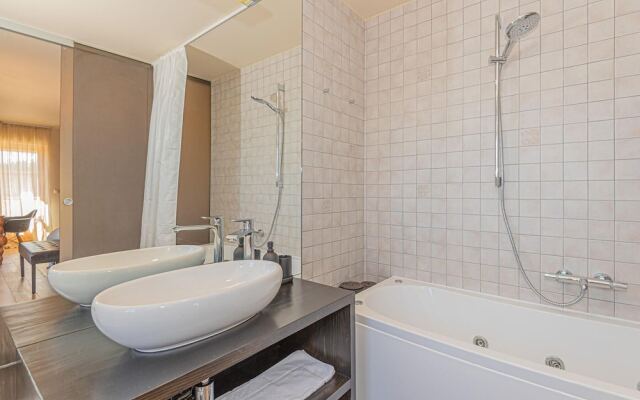Amazing Home in Jadrija with Hot Tub, Sauna & 4 Bedrooms