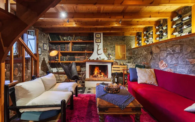 Escape in the Forest, Cosy Chalet with Home Cinema