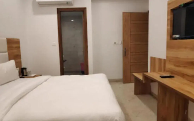 OYO 70020 Hotel Geetanjali Inn