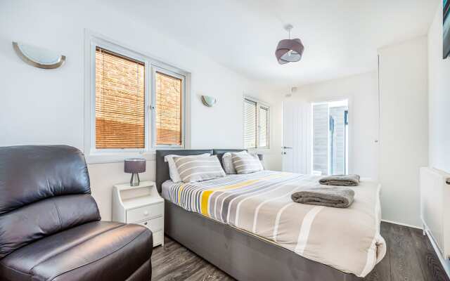 Family Beachfront House Pevensey Bay Sleeps 10