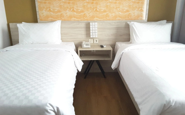 Front One Akshaya Hotel Karawang