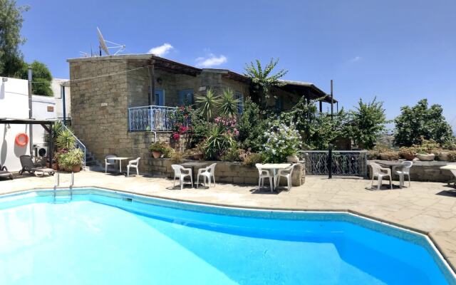 Adamos studio Hotel Apartments