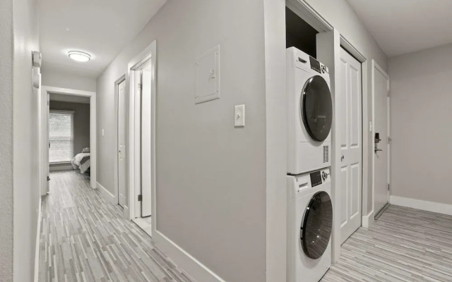 Comfy 2BR 2BA Unit in Pime Location