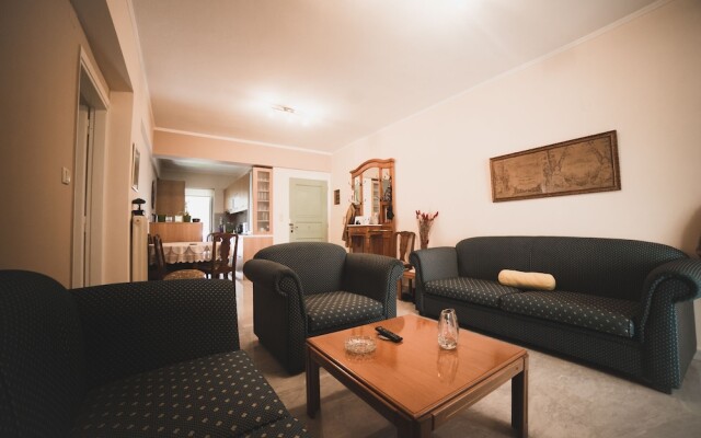 Apartment On Nikaias 5C