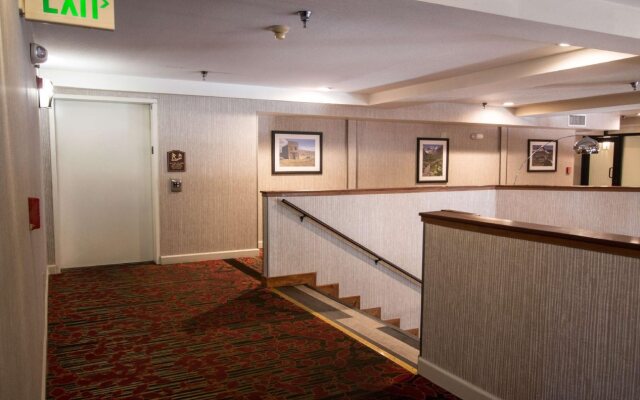 Empieria High Sierra Hotel