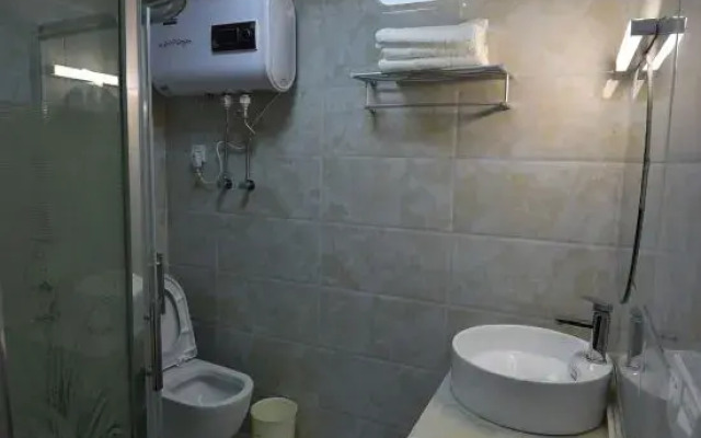 Hefeng Courtyard Inn