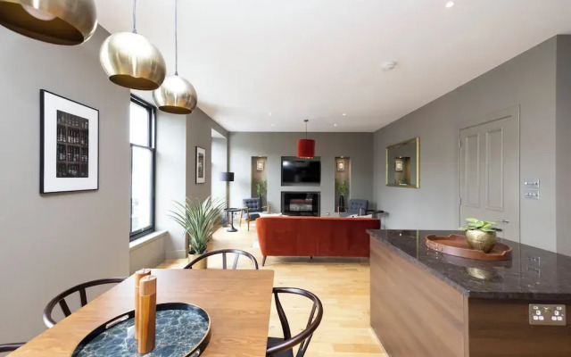 Stylish 2-bed flat in New Town