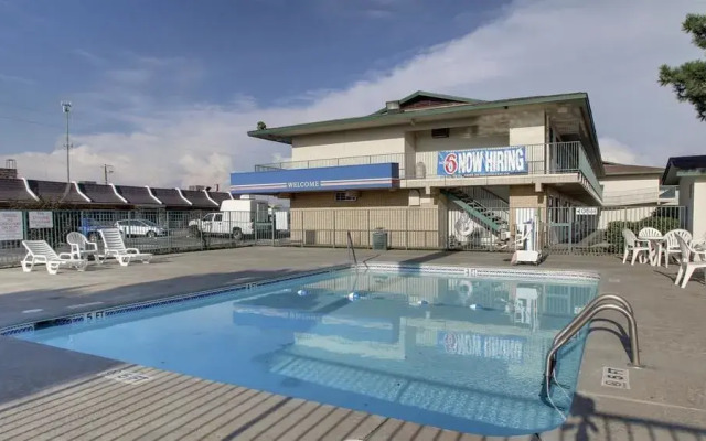 Motel 6