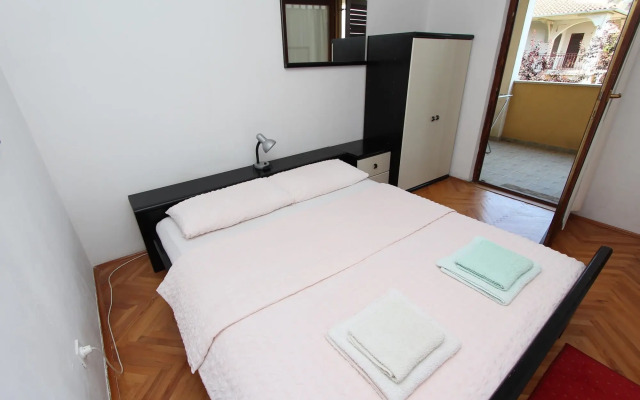 Apartments Lora
