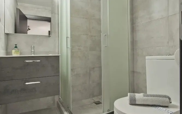 Studio Stratos With 1 Bathrooms