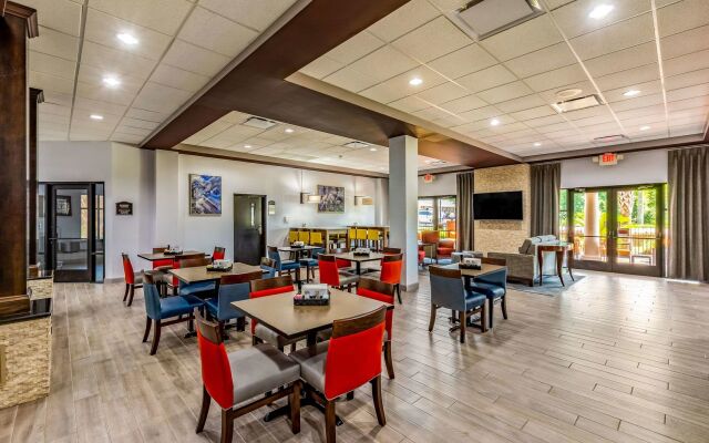 Отель Holiday Inn Express & Suites Lexington