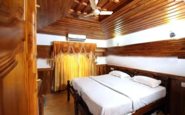 Indraprastham Houseboat