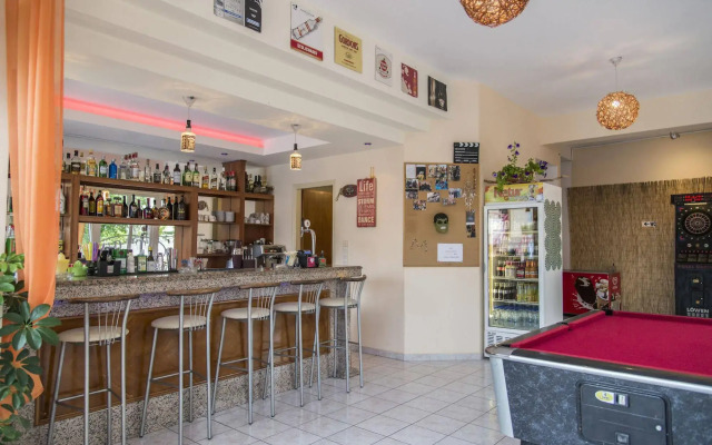 Erato Studios & Apartments