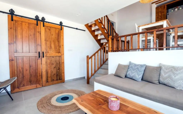 Cato Agro 5, Seafront Villa with Private Pool