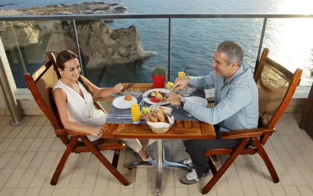 Raouche Arjaan by Rotana Hotel