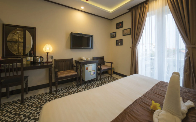 Golden Bell Backpacker Hotel & Pool Bar