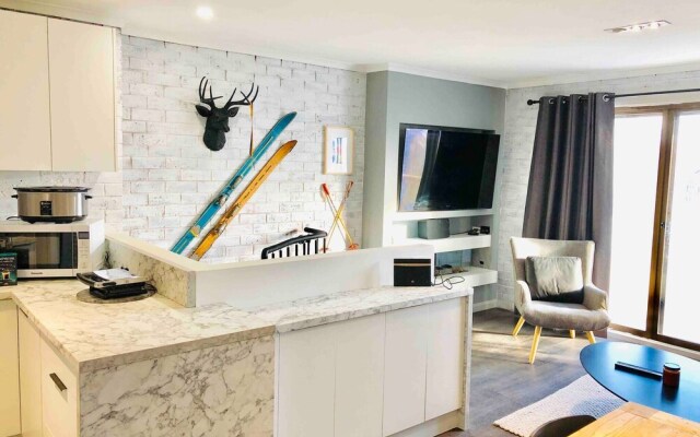 Hotham 3 Bedroom Apt