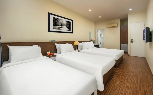 Queen Cafe Hotel & Pub