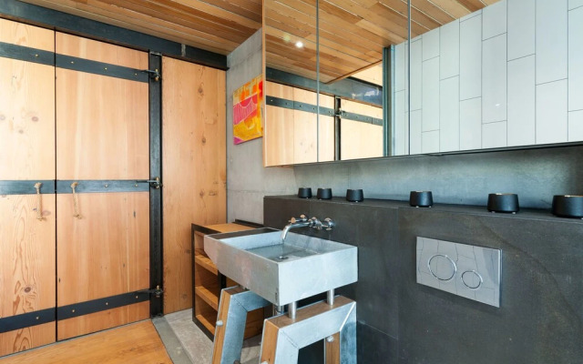 Executive Rental Style House