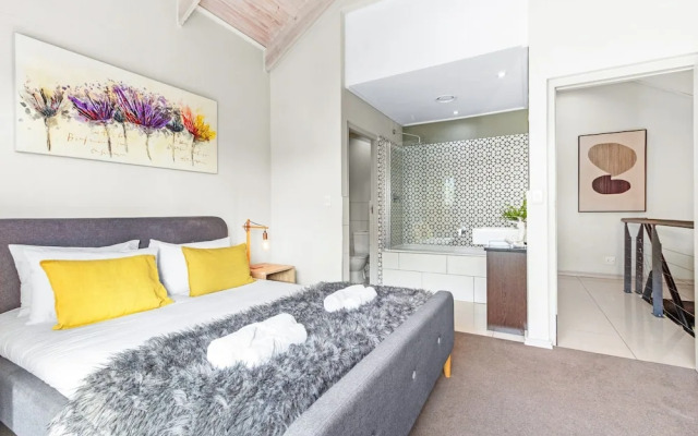 Manhattan Wharfside 301