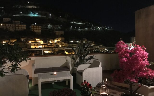 Holiday Rooms Portale Pirrera