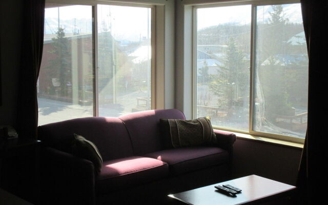 Totem Hotel and Suites