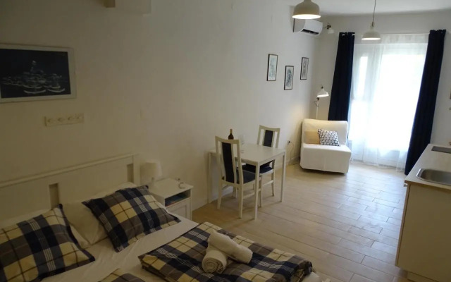 Job studio apartments