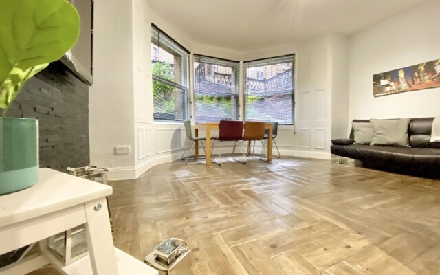 Premium 4 bed Apartment, West End of Glasgow