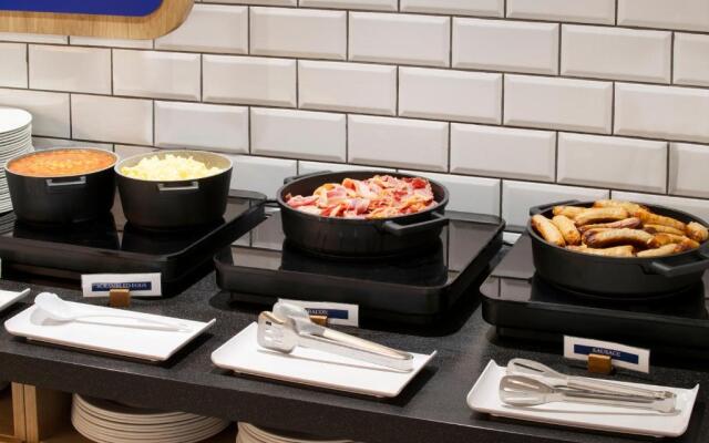 Holiday Inn Express Cambridge West Cambourne by IHG