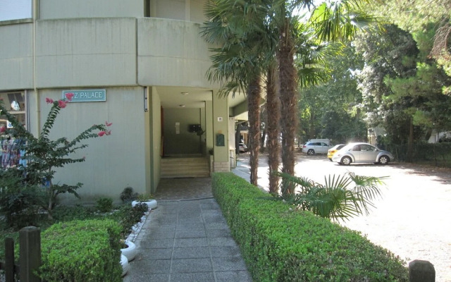 Modern Flat With Balcony and Lift at Grado Pineta