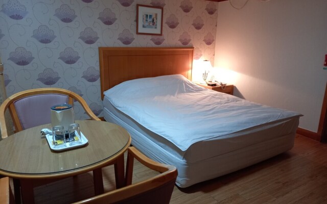 Gimcheon Park Tourist Hotel