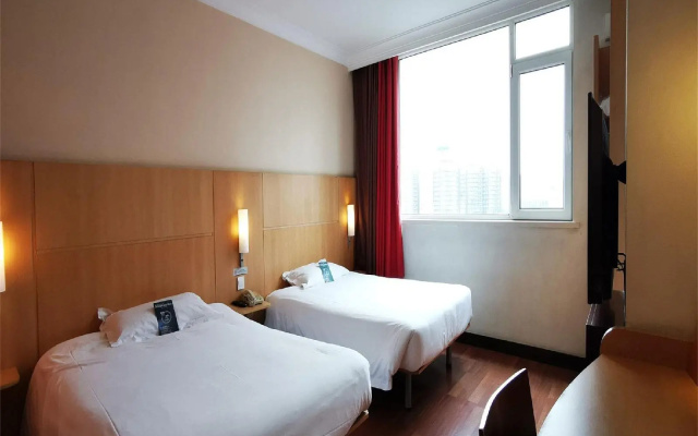 Ibis Tianjin Railway Station Hotel – Guest Rooms – Tianjin