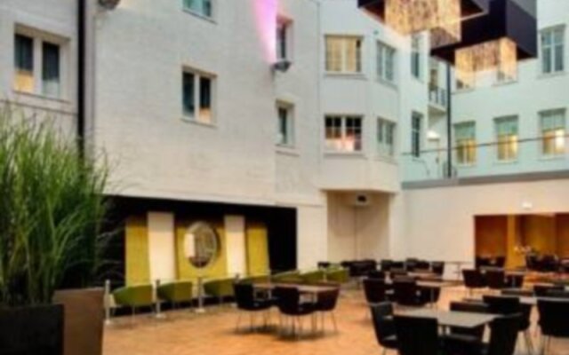 Home Hotel Plaza