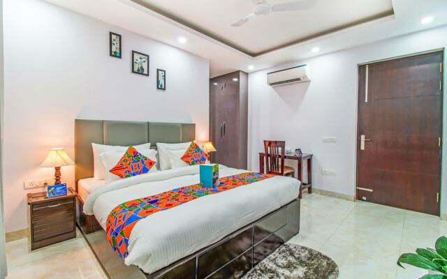 FabHotel Parfait Street