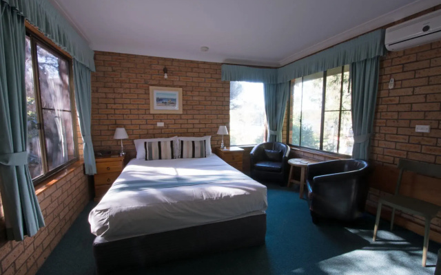 Anchor Bay Motel