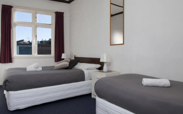 Moana Lodge - Hostel
