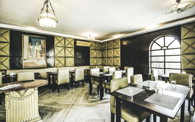 FabHotel Sugan Niwas Palace Bani Park