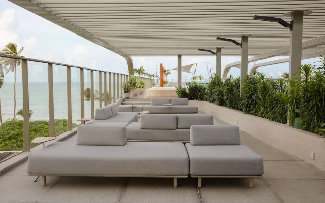 Setai Yacht Comfort II - By Almare Flats