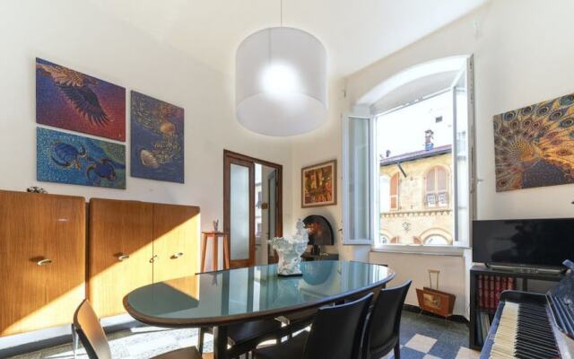 Exclusive Art Apartment